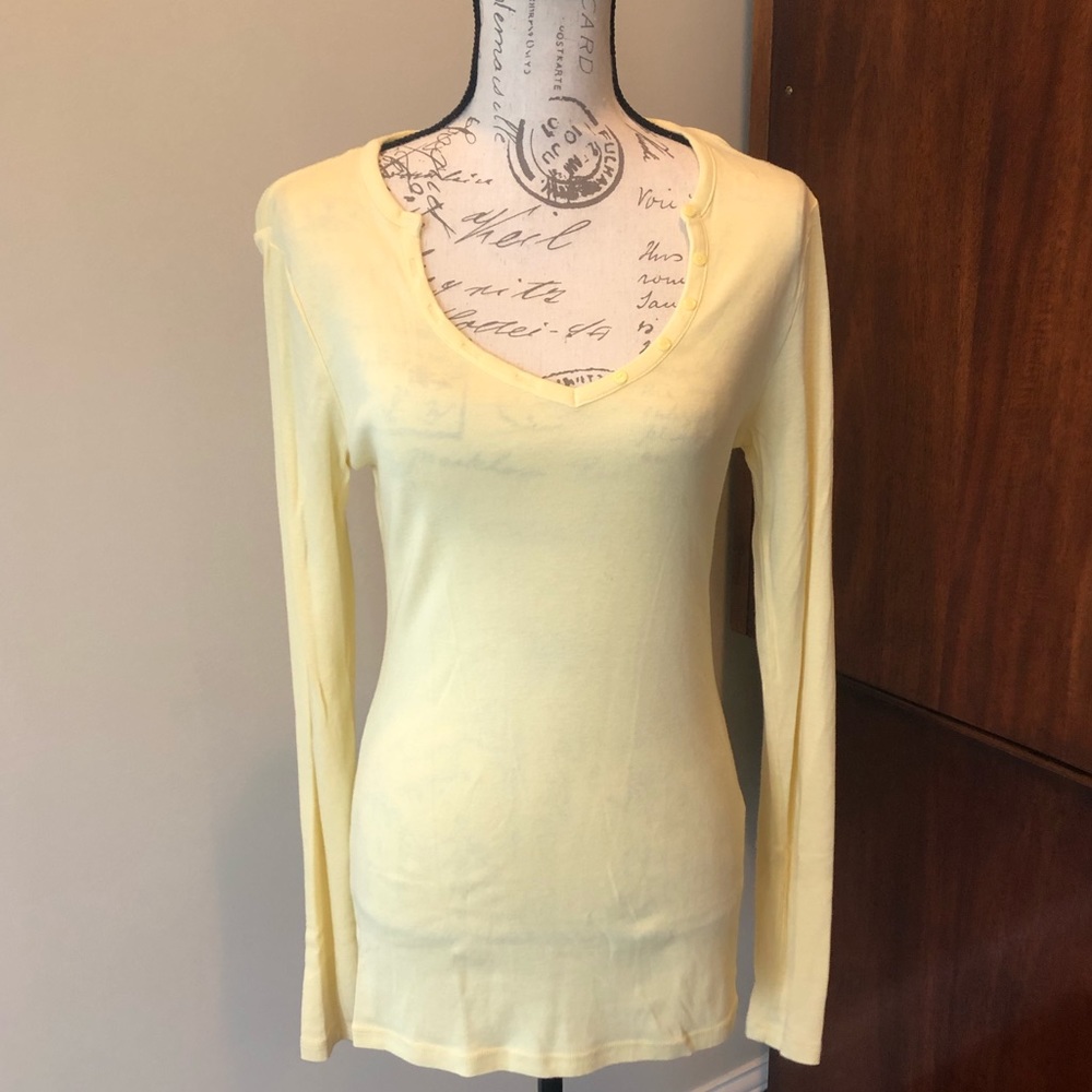 🐎GAP Henley Size Medium🐎🐎